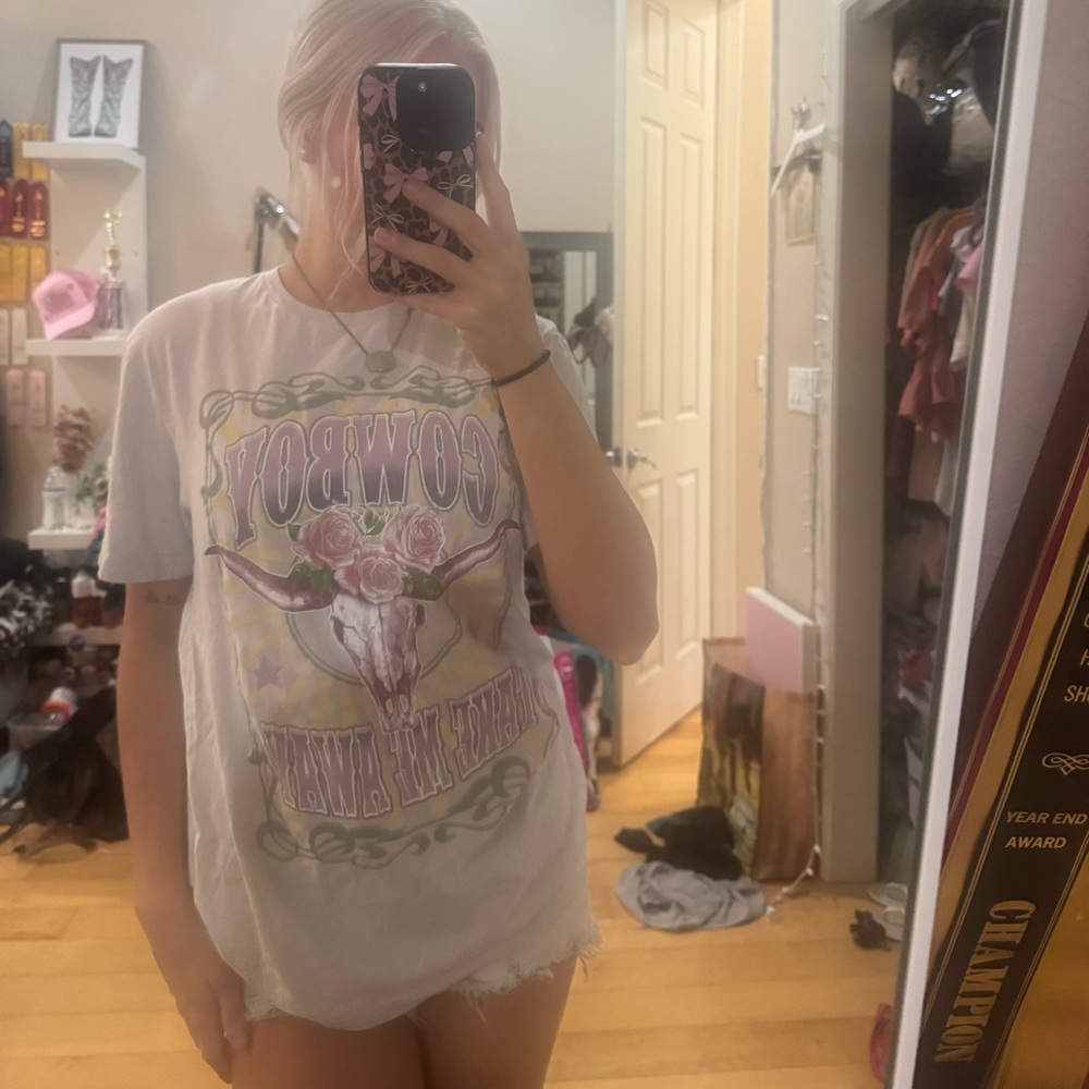 White and Pink Graphic Short Sleeve T-Shirt